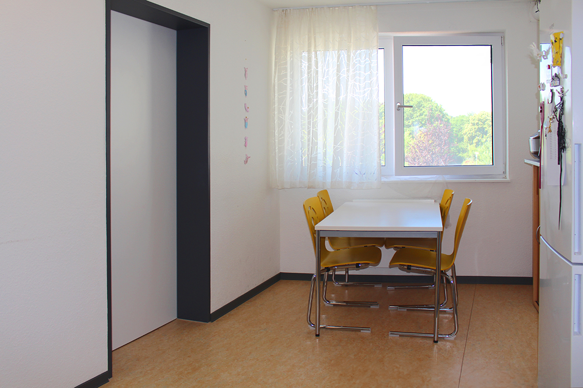 Essecke in der Gemeinschaftsküche einer WG im Allmandring IV