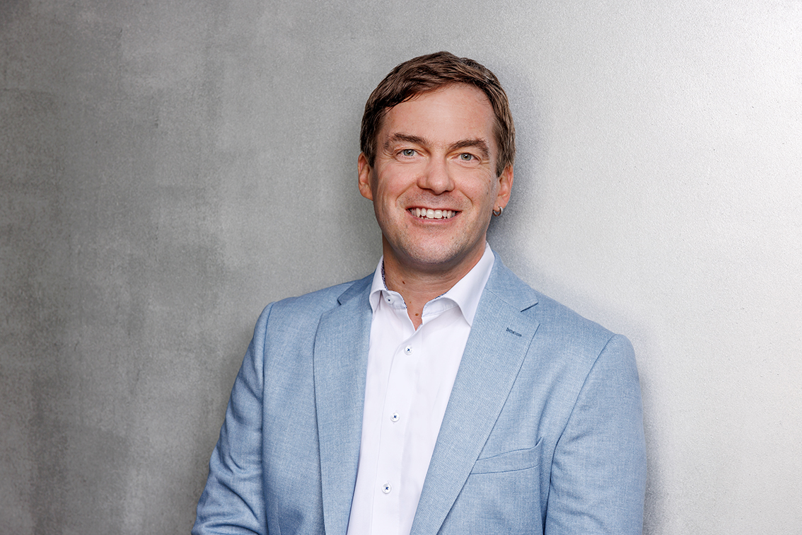 Porträt von Marco Abe, Geschäftsführer des Studierendenwerks Stuttgart