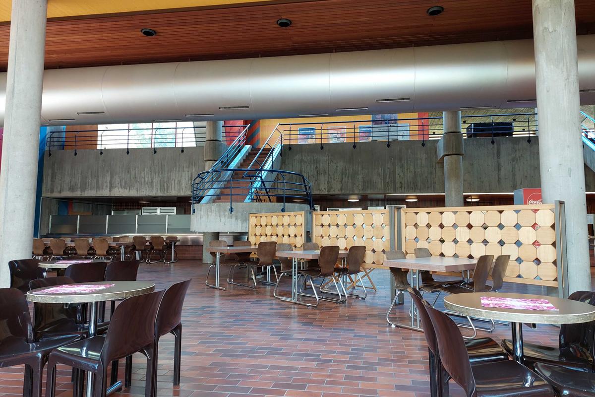 Eating area with several tables and chairs